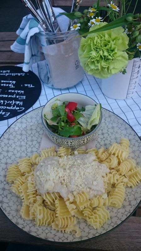 #ZeroWaste Leckeres Mittagessen Pasta Alfredo (weiße Karfiol-Käse-Sauce) bei #DasGramm www.einfachzerowasteleben.de Fotos © Daniela Keidel